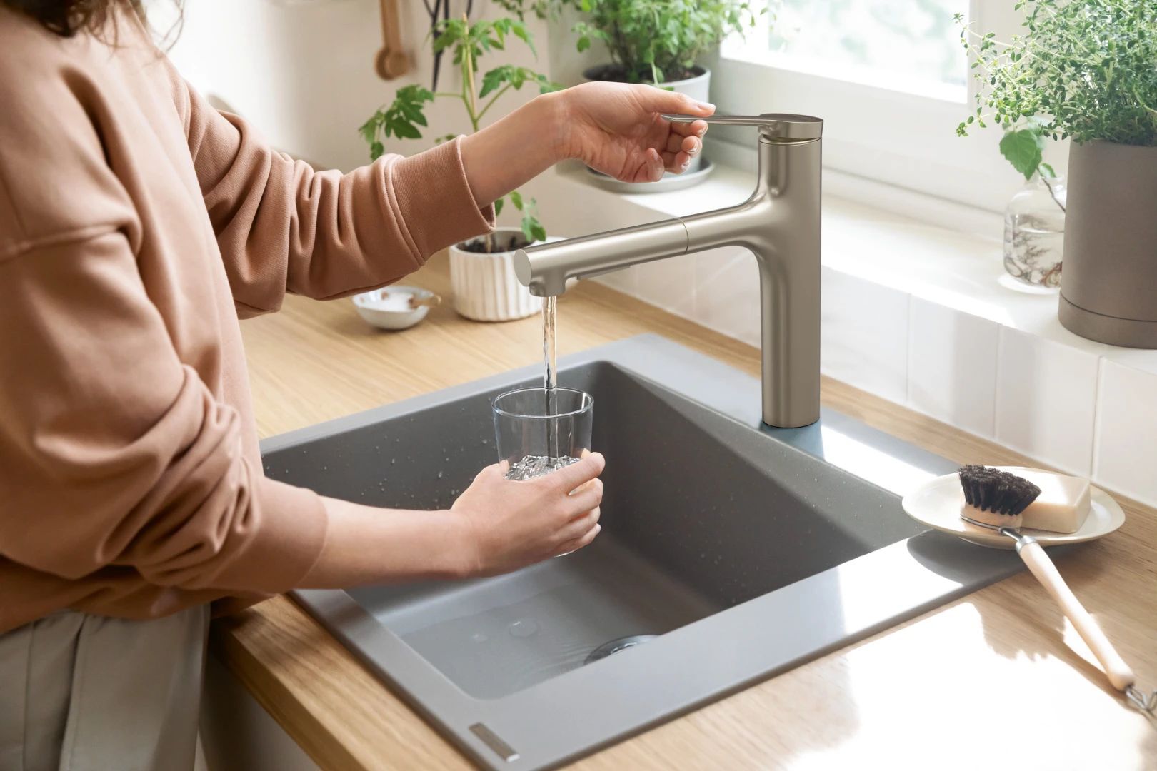 Смеситель для кухни Hansgrohe Zesis M33 74822800 матовая сталь