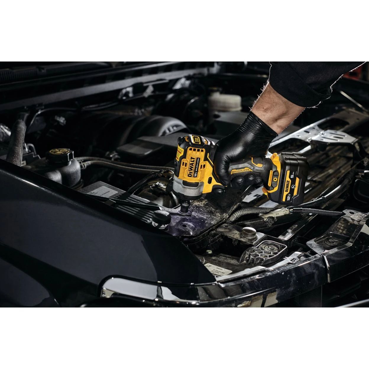 Аккумуляторный гайковерт DeWalt DCF901P2QW, с 2 АКБ 5 Ач и ЗУ, в кейсе