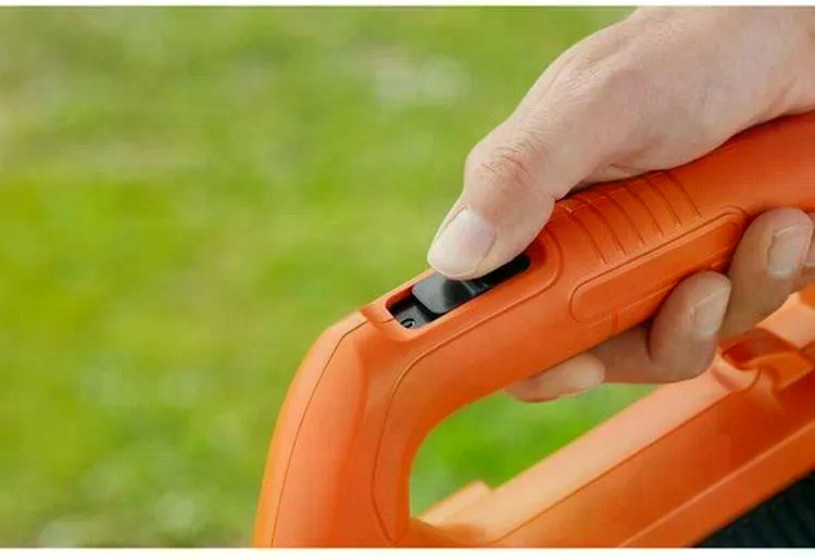 Аккумуляторная воздуходувка Black&Decker BCBL200B-XJ