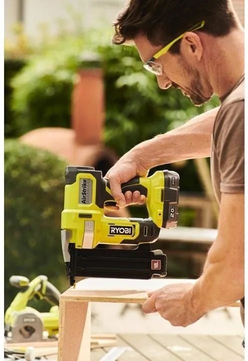 Гвоздезабиватель RYOBI R18GN18-120S с АКБ и ЗУ