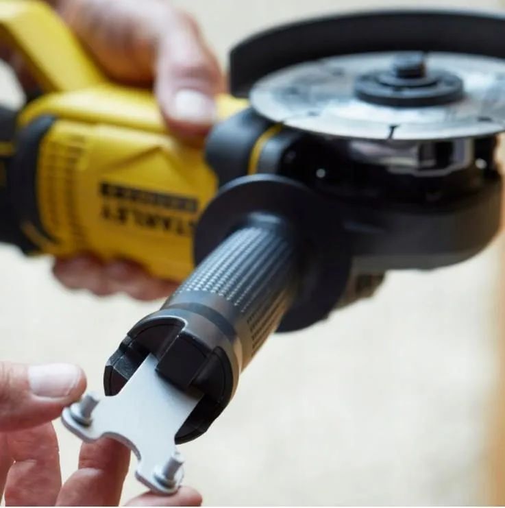 Угловая шлифовальная машина Stanley Fatmax 18V V20 SFMCG400M2KQW