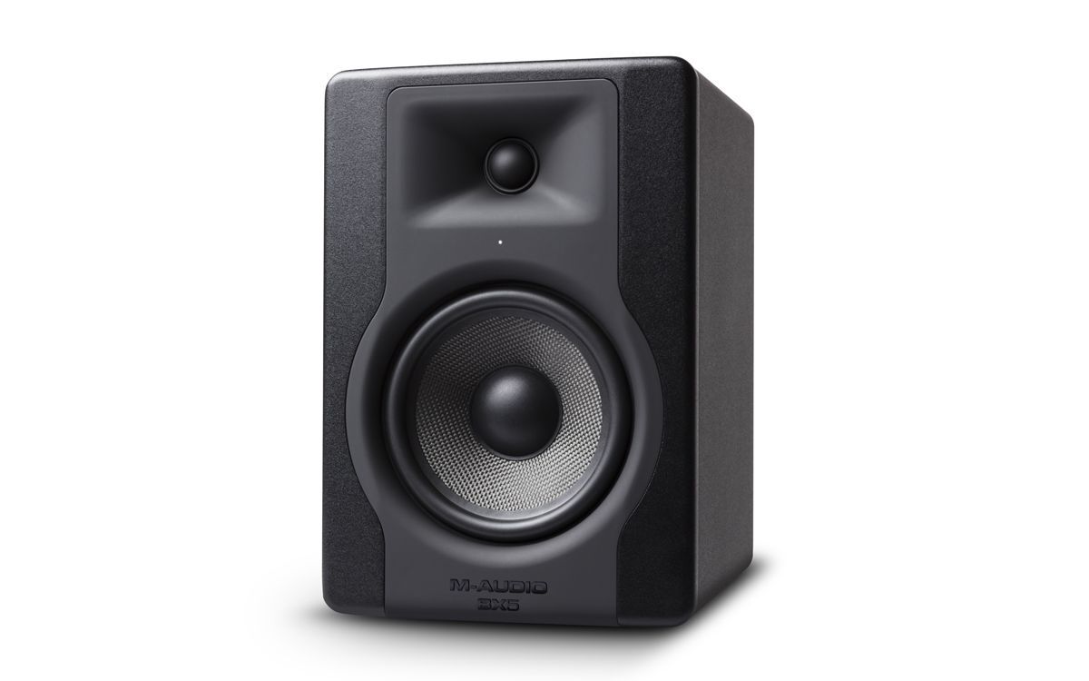M-Audio BX5 D3 (шт) Активный 2-х полосный аудио монитор ближнего поля, 1" шелковый ВЧ излучатель, 5"