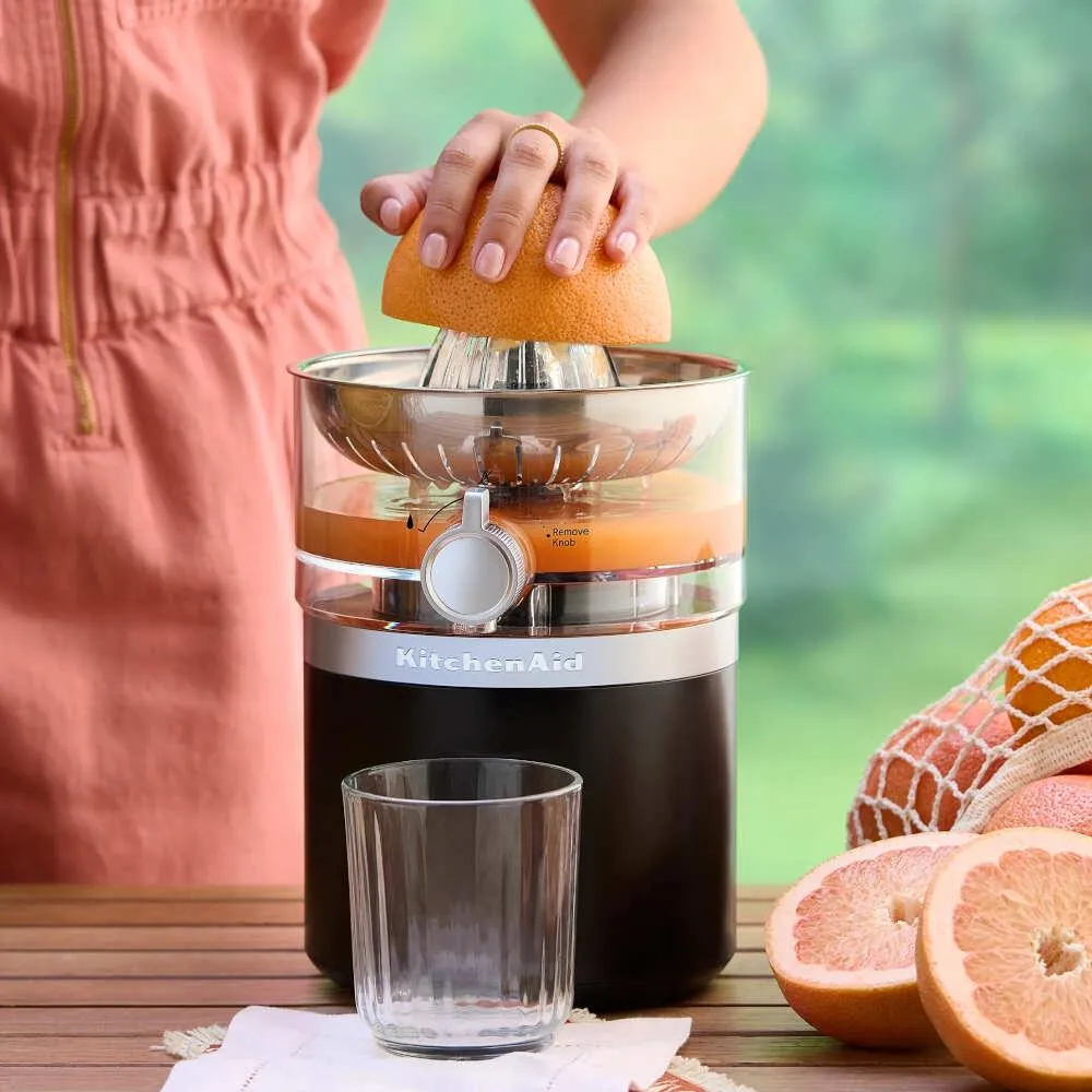 Аккумуляторная соковыжималка для фруктов и овощей KitchenAid Go 5KCJR160BM, без аккумулятора