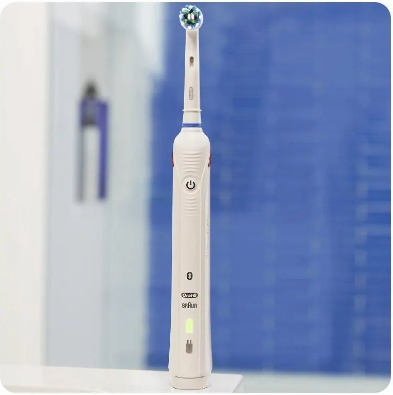 Электрическая зубная щетка Oral-B Smart 5100S белая