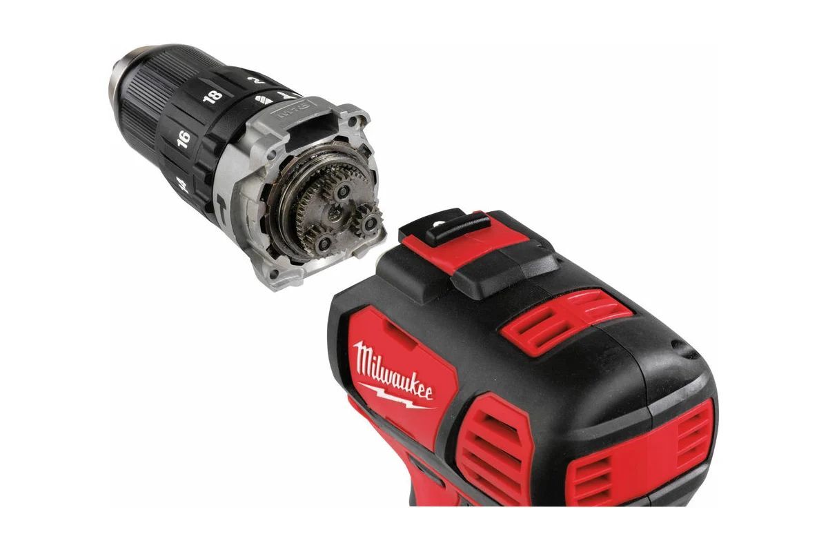Ударная дрель Milwaukee M18 BPD-202C 2 2.0 Ah и ЗУ 4933443515