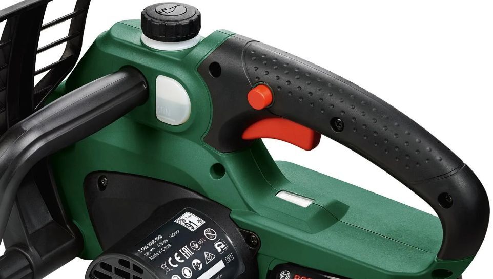 Аккумуляторная цепная пила Bosch UniversalChain 18 (06008B8000)