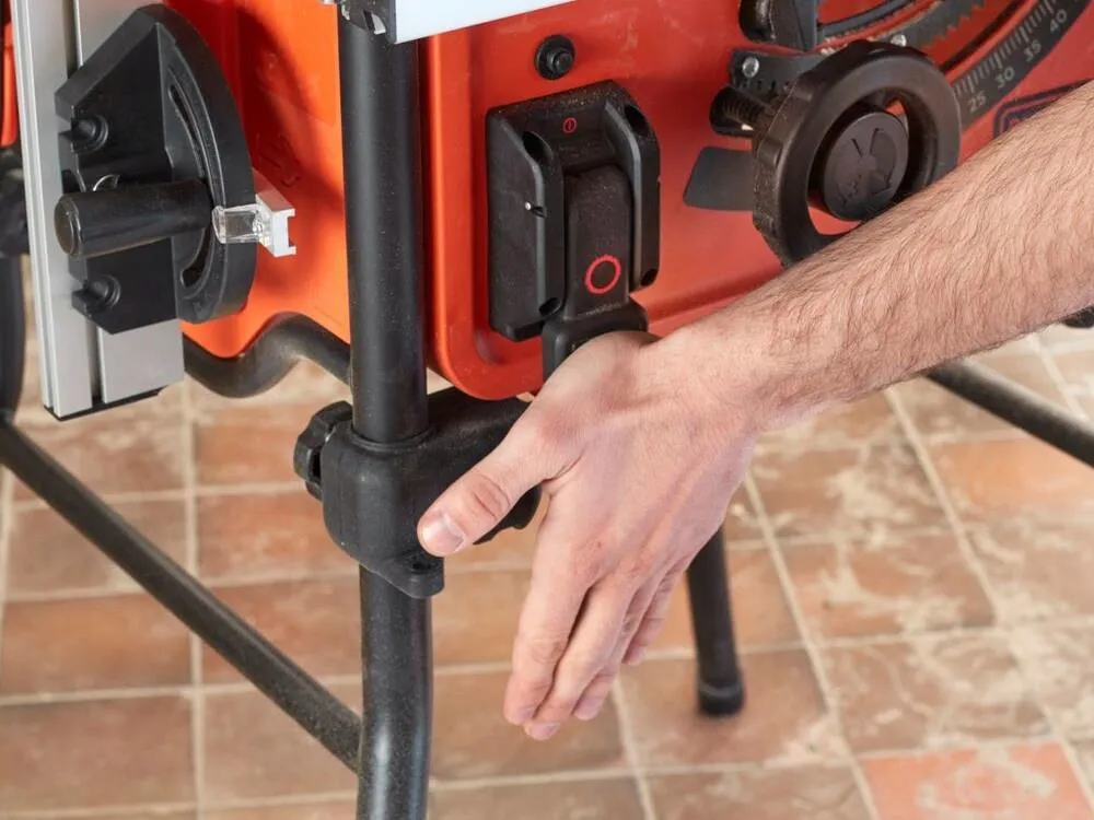 Настольная циркулярная пила Black&Decker BES720-QS