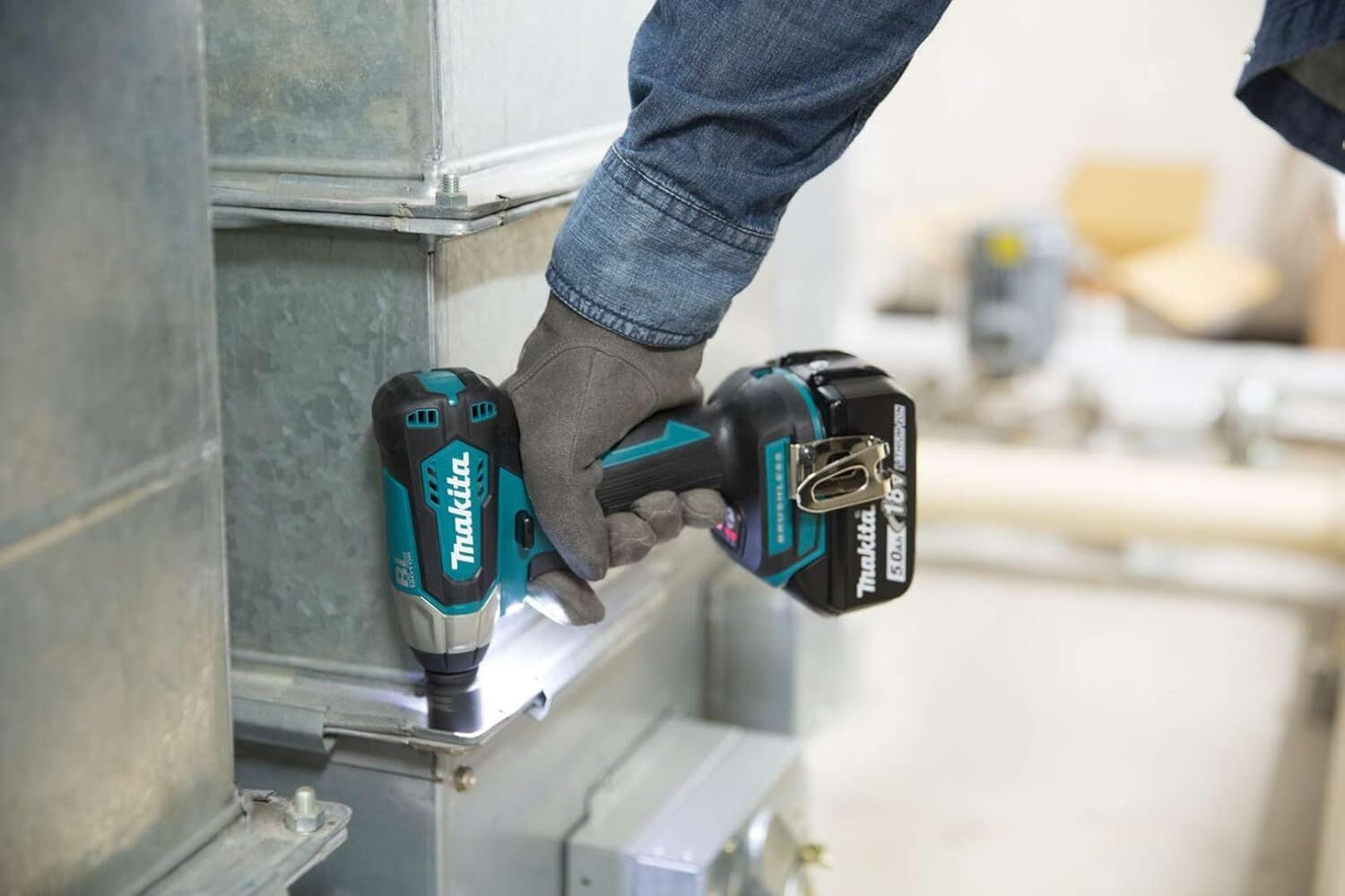 Ударный гайковёрт Makita DTW180RTJ 18V LXT с АКБ 2x5,0 Ah и ЗУ