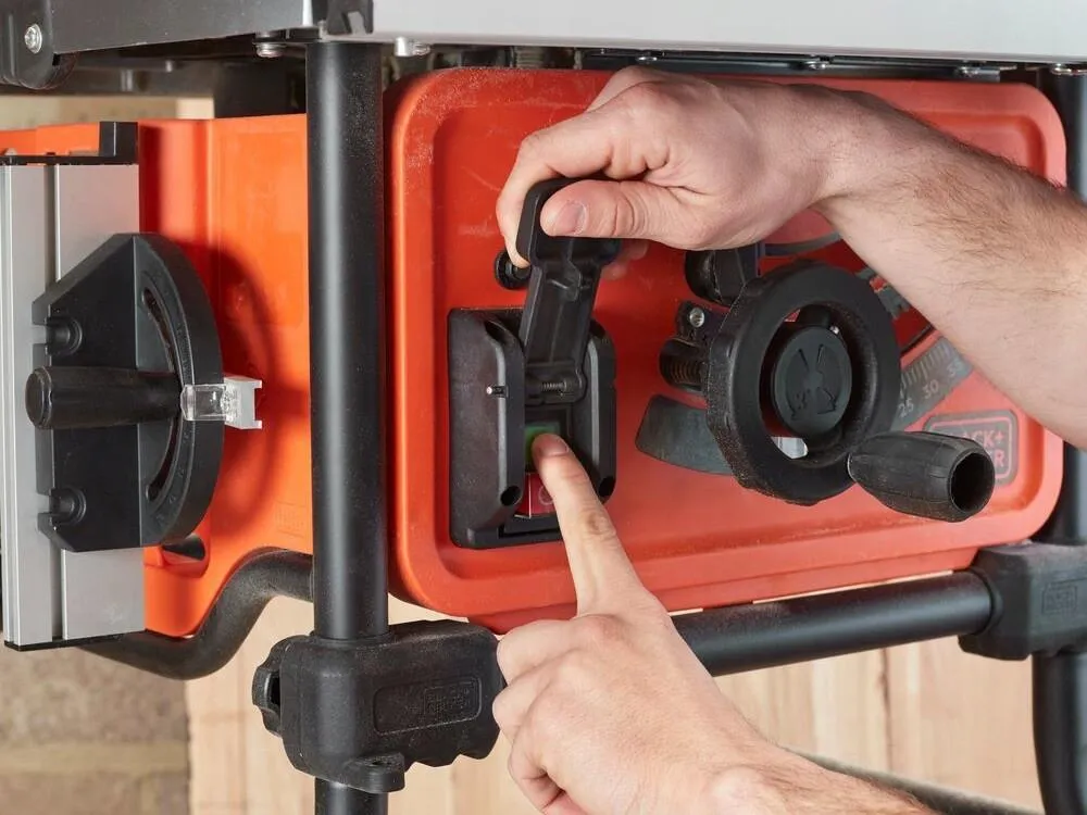 Настольная циркулярная пила Black&Decker BES720-QS