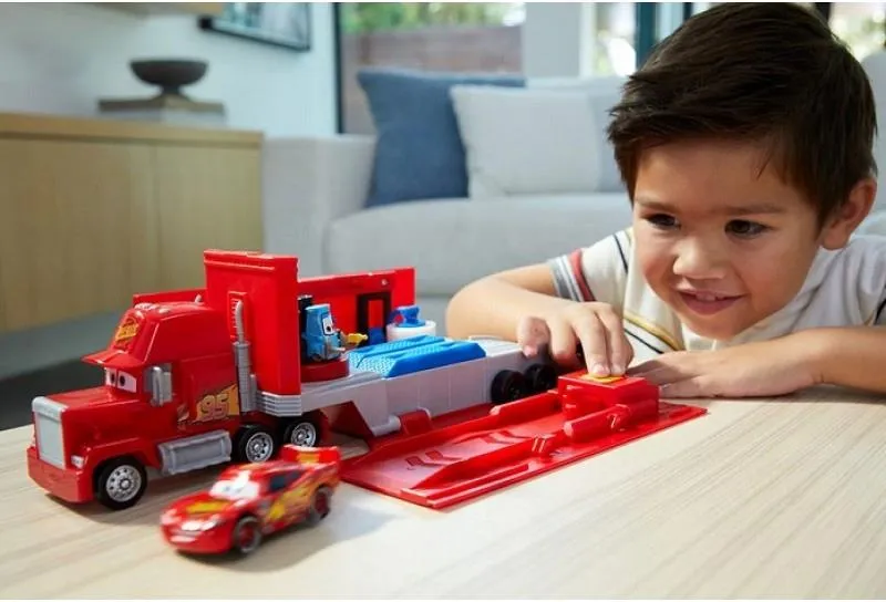 Фургон Mattel Disney Cars HDC75