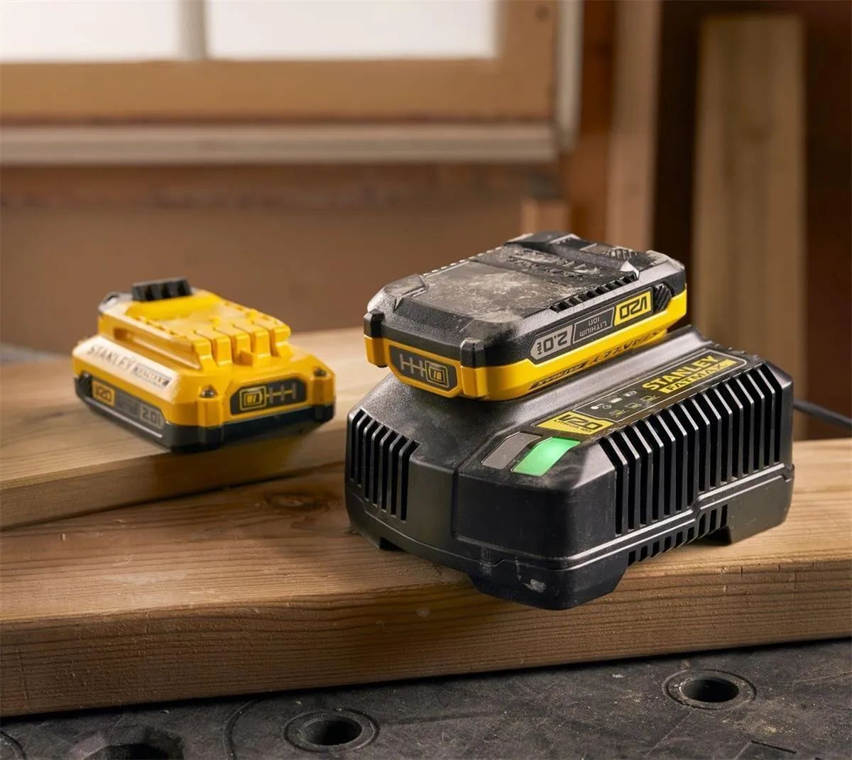 Шуруповёрт аккумуляторный Stanley SFMCD700D2
