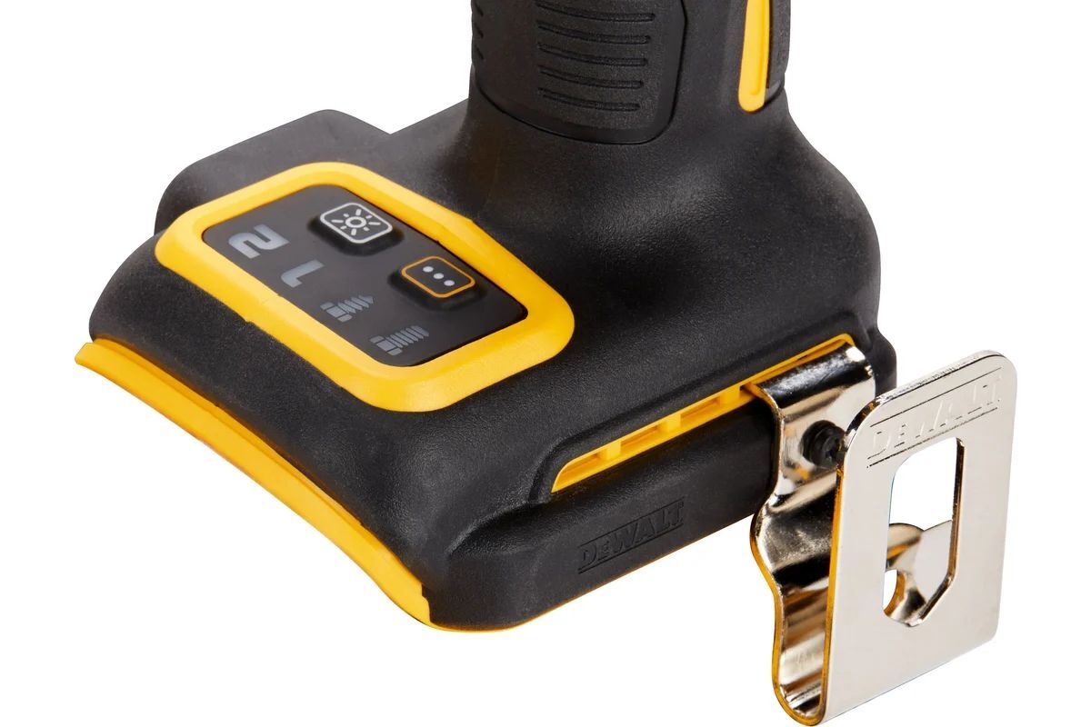 Аккумуляторный гайковерт DeWalt DCF921E2T, с 2 АКБ 1.7 Ач и ЗУ, в кейсе