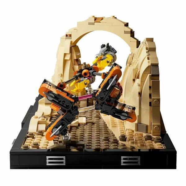 Конструктор LEGO Star Wars 75380 Диорама: Гонки на спидерах в Мос-Эспа
