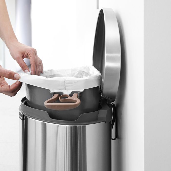 Мусорный бак с педалью Brabantia FlatBack+, 40л, MotionControl, матовая сталь 482021