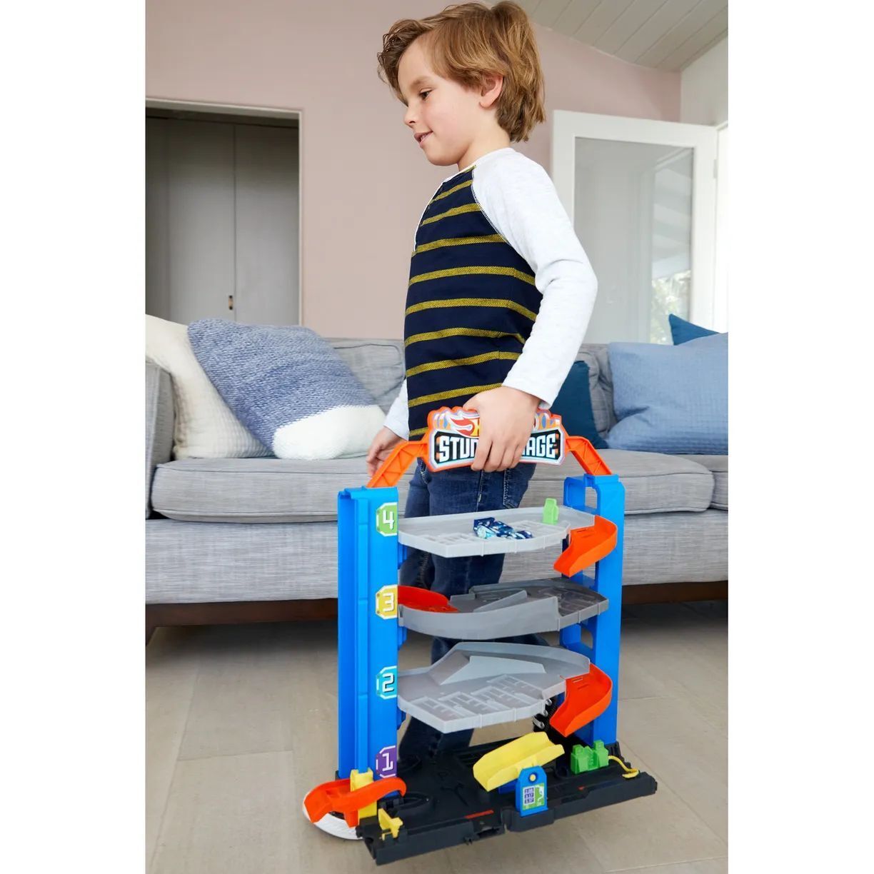 Игровой набор Hot Wheels City Переносной гараж многоуровневый GNL70