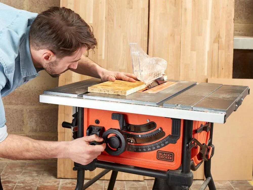 Настольная циркулярная пила Black&Decker BES720-QS