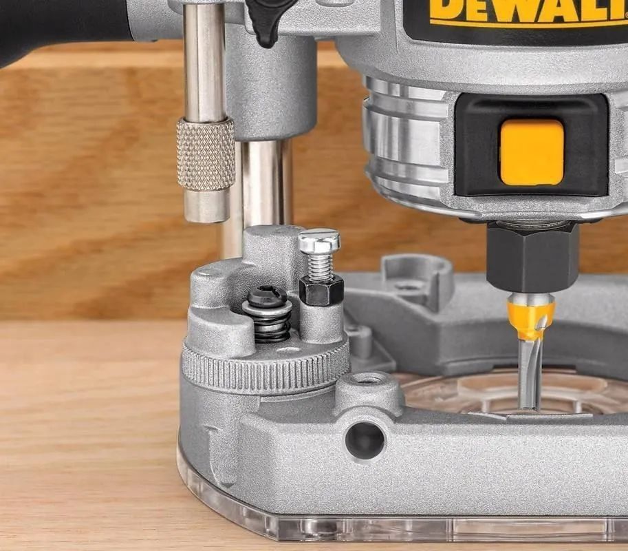 Вертикальный фрезер DeWalt D26204K, 900 Вт, 27000 об/мин, 55 мм, в кейсе