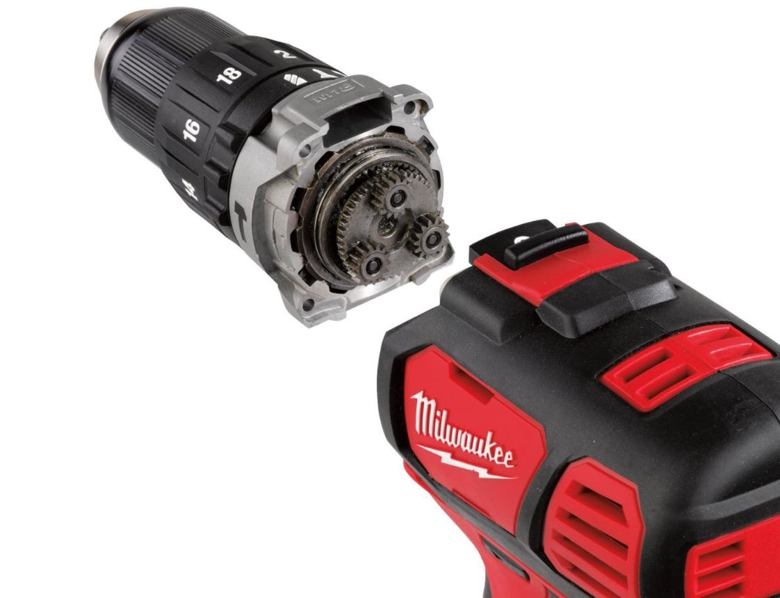 Дрель-шуруповерт Milwaukee M18 BPD402C с 2 4.0 Ah ЗУ и в кейсе 4933443520