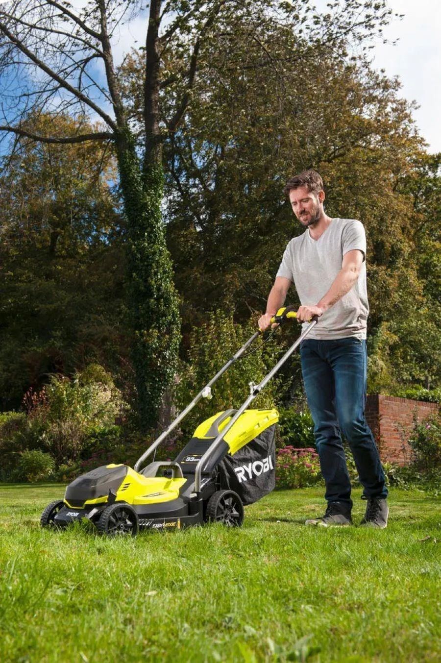 Аккумуляторная газонокосилка RYOBI RLM18C33B25 с АКБ и ЗУ