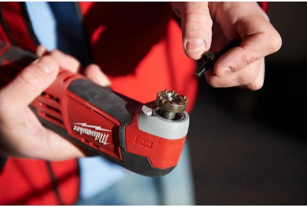 Реноватор Milwaukee M12 C12MT-202B 12,0 Ah и ЗУ 4933441710