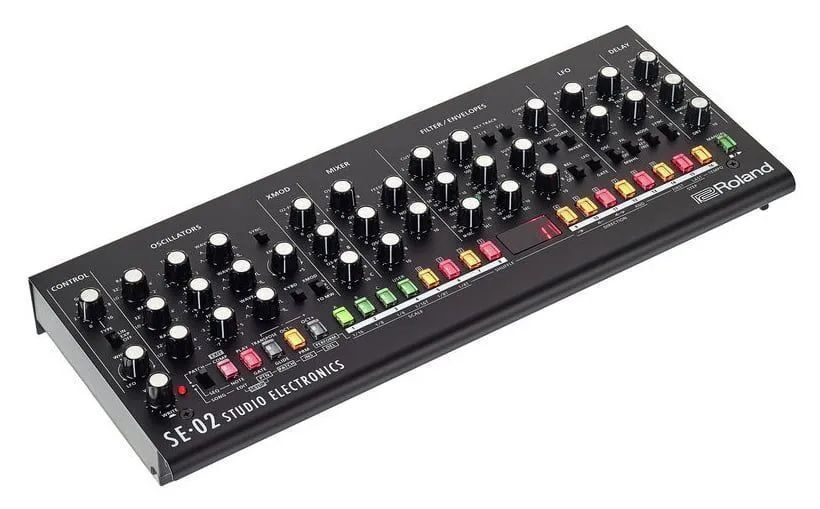 Аналоговый синтезатор Roland SE-02