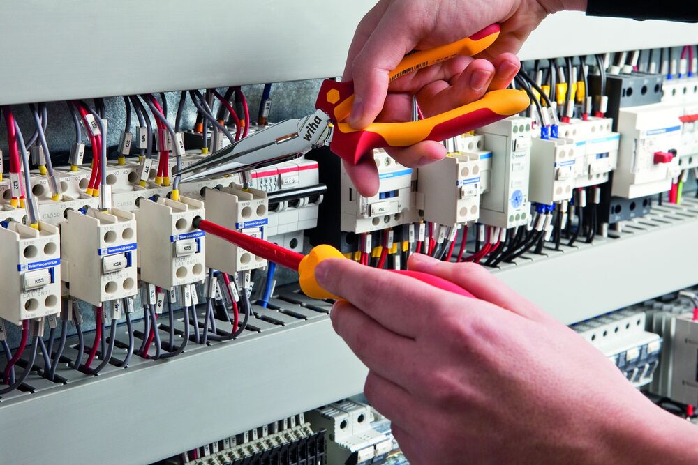 Набор инструментов Wiha Professional electric 26852 VDE пассатижи, плоскокруглогубцы, бокорезы, 3 предм. (Z99000106)