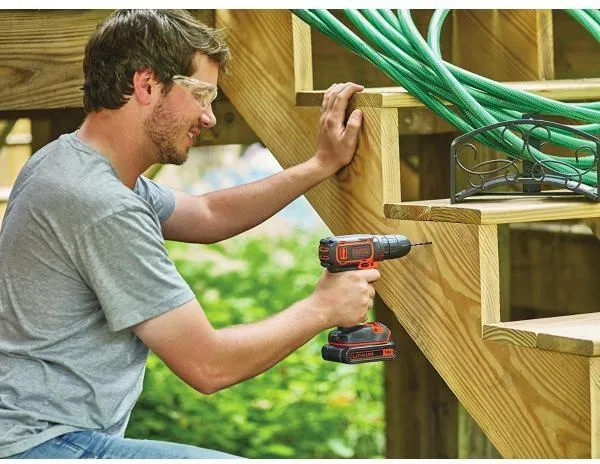 Аккумуляторная дрель шуруповерт Black&Decker BDCDC18B