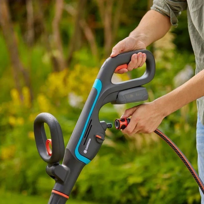 Аккумуляторная щетка Gardena Aquabrush Patio 18V P4A Solo 14841-55