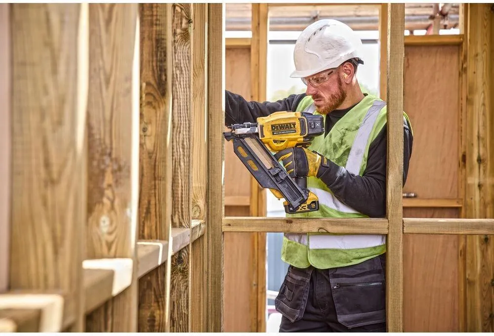 Аккумуляторный гвоздезабивной пистолет Dewalt DCN950N-XJ