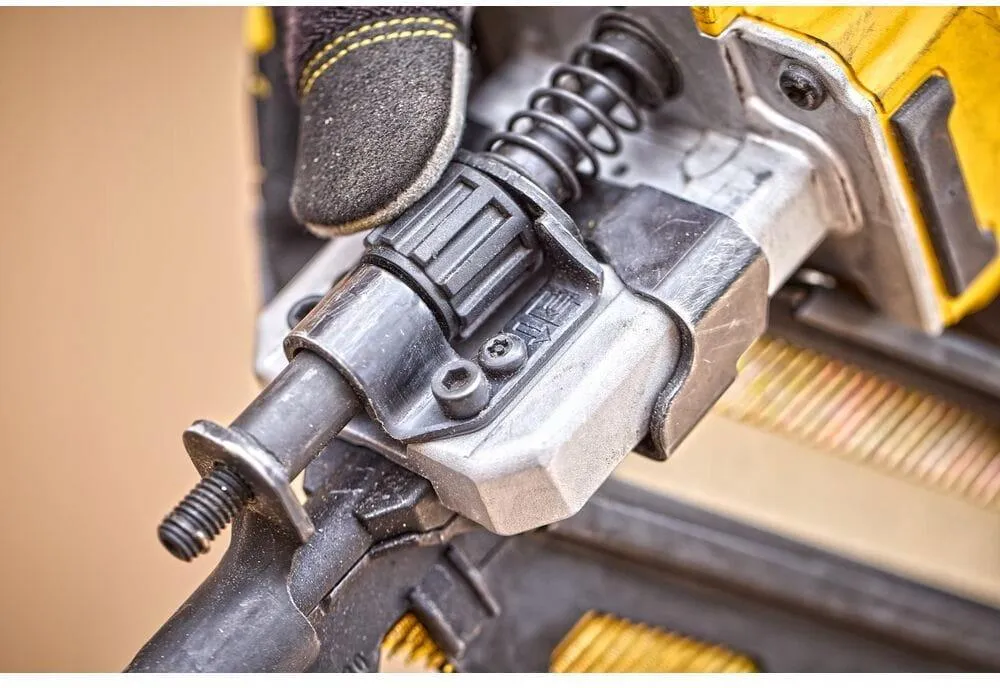Аккумуляторный гвоздезабивной пистолет Dewalt DCN950N-XJ