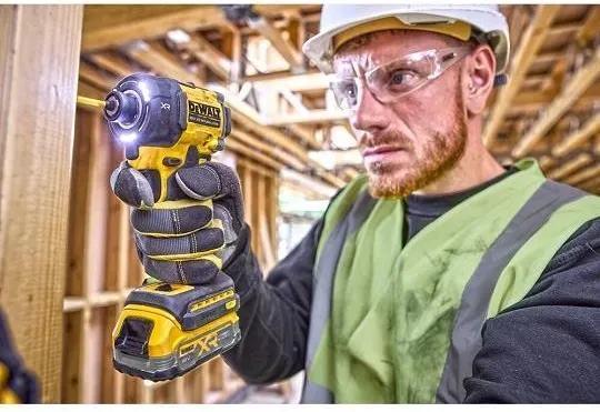 Аккумуляторный винтоверт Dewalt DCF870NT