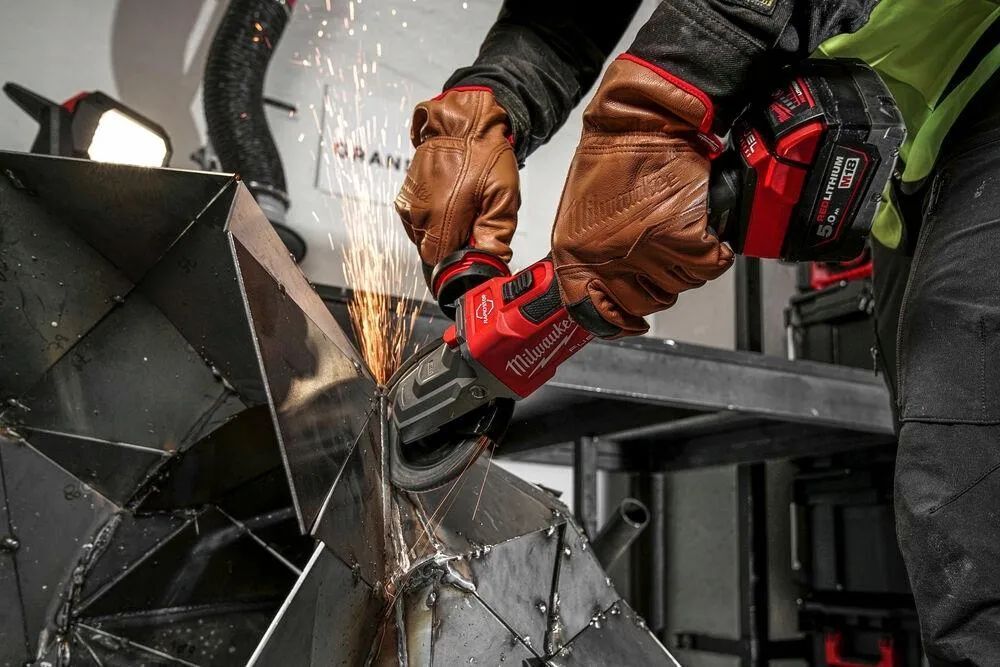 УШМ Milwaukee M18 FSAGF125XB-0X 125 мм в кейсе,  4933478438