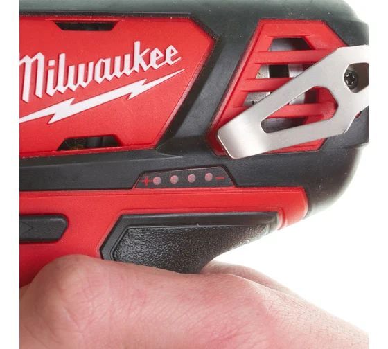 Гайковёрт Milwaukee M12 BIW12-202C 12.0 Ah и ЗУ 4933447133