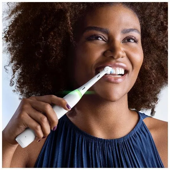 Электрическая зубная щётка Oral-B iO Series 4s Quite White, с зарядной станцией