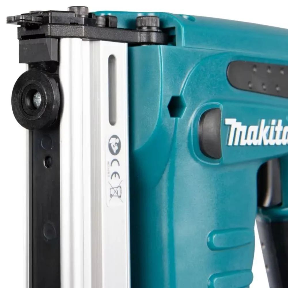 Аккумуляторный степлер Makita DST221ZJ 18V LXT без АКБ и ЗУ в кейсе