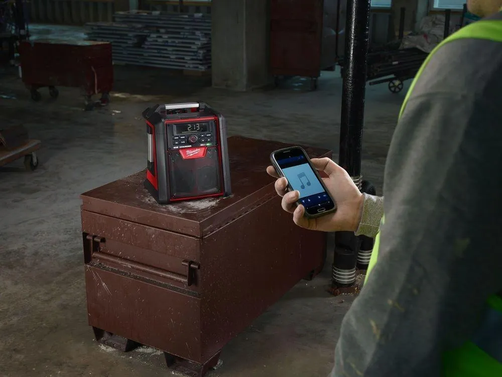 Строительное радио Milwaukee M18 RC 18 В, без АКБ и ЗУ