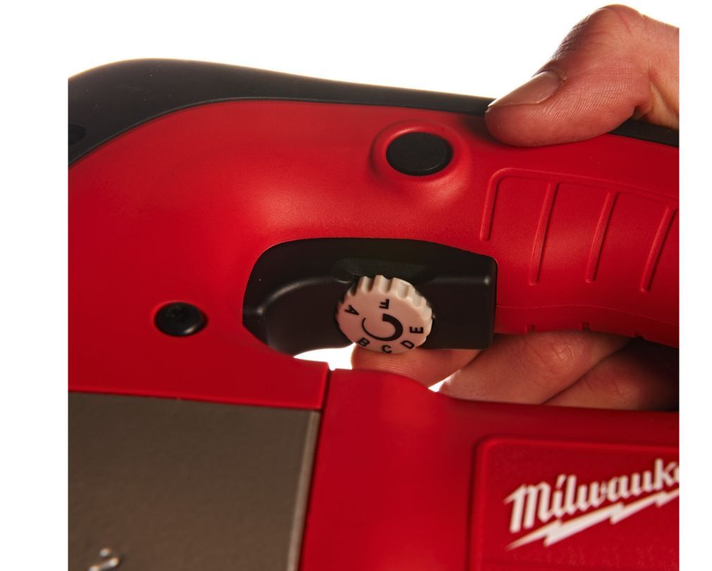 Лобзик Milwaukee JSPE 135 TX проводной 4933381230