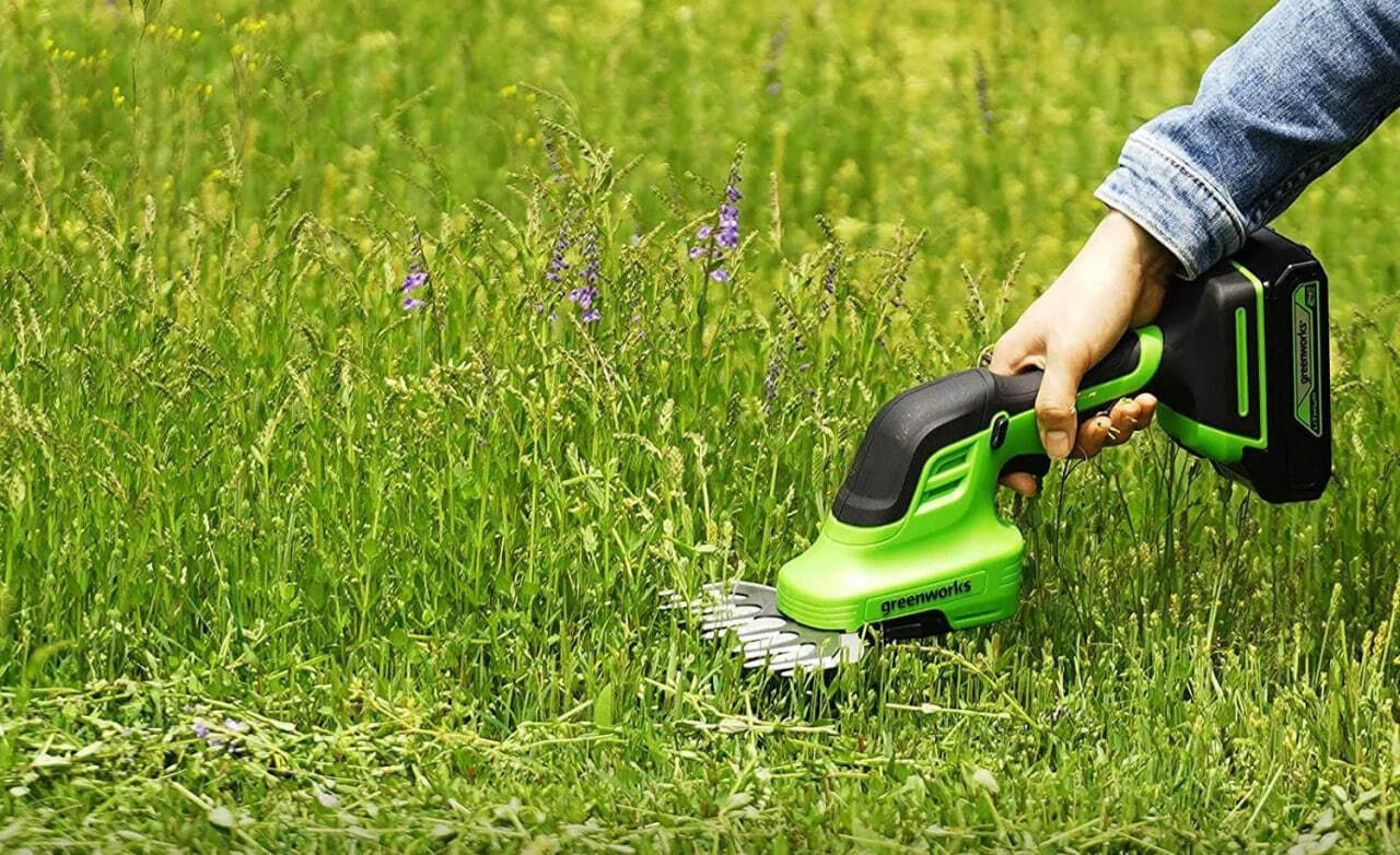 Аккумуляторный кусторез Greenworks G24SHTK2 с акб и зу