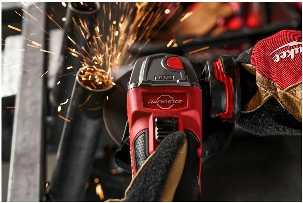 Угловая шлифмашина Milwaukee M18 FSAG125X-0X 125 мм в кейсе 4933478429