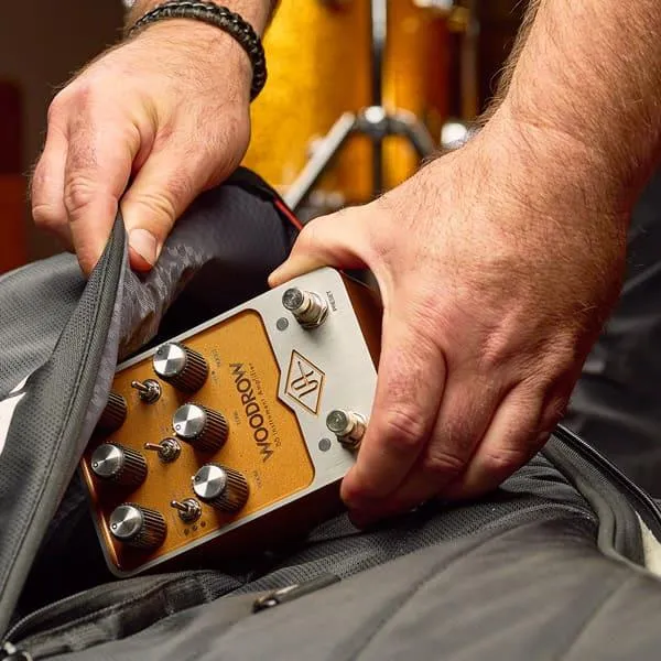Гитарный эффект эмуляция усилителя Universal Audio UAFX Woodrow ’55 Instrument Amplifier