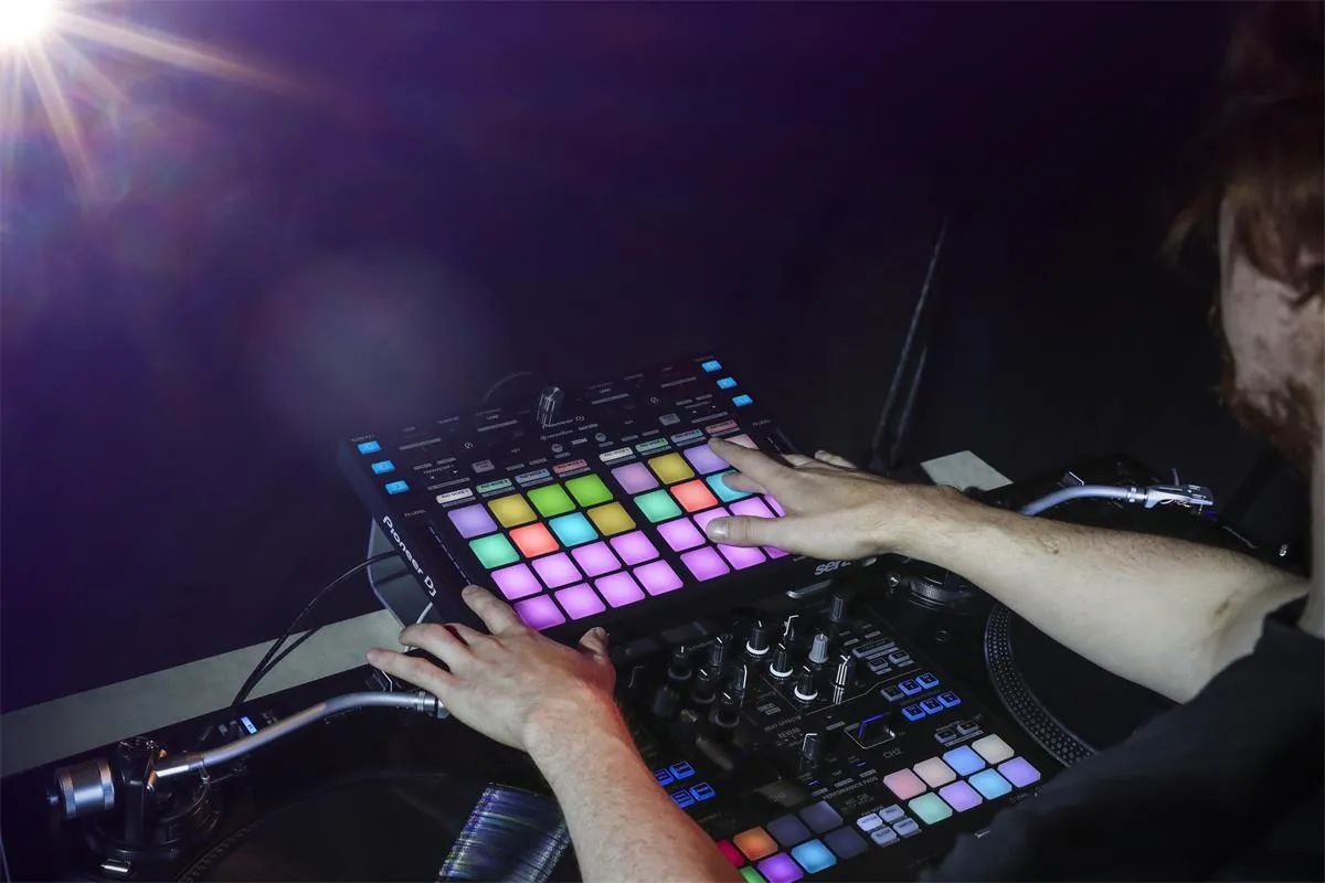 Контроллер DJ Pioneer DDJ-XP2