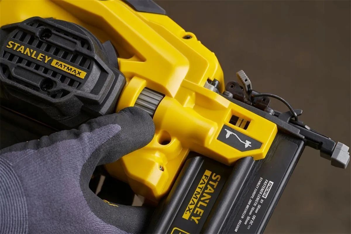 Гвоздезабиватель Stanley Аккумуляторный 16-50MM 18GA FATMAX V20 0XAH SOLO SFMCN618B-XJ