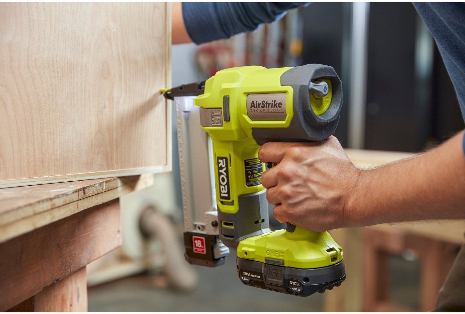 Степлер RYOBI R18GS18-0 без акб и ЗУ