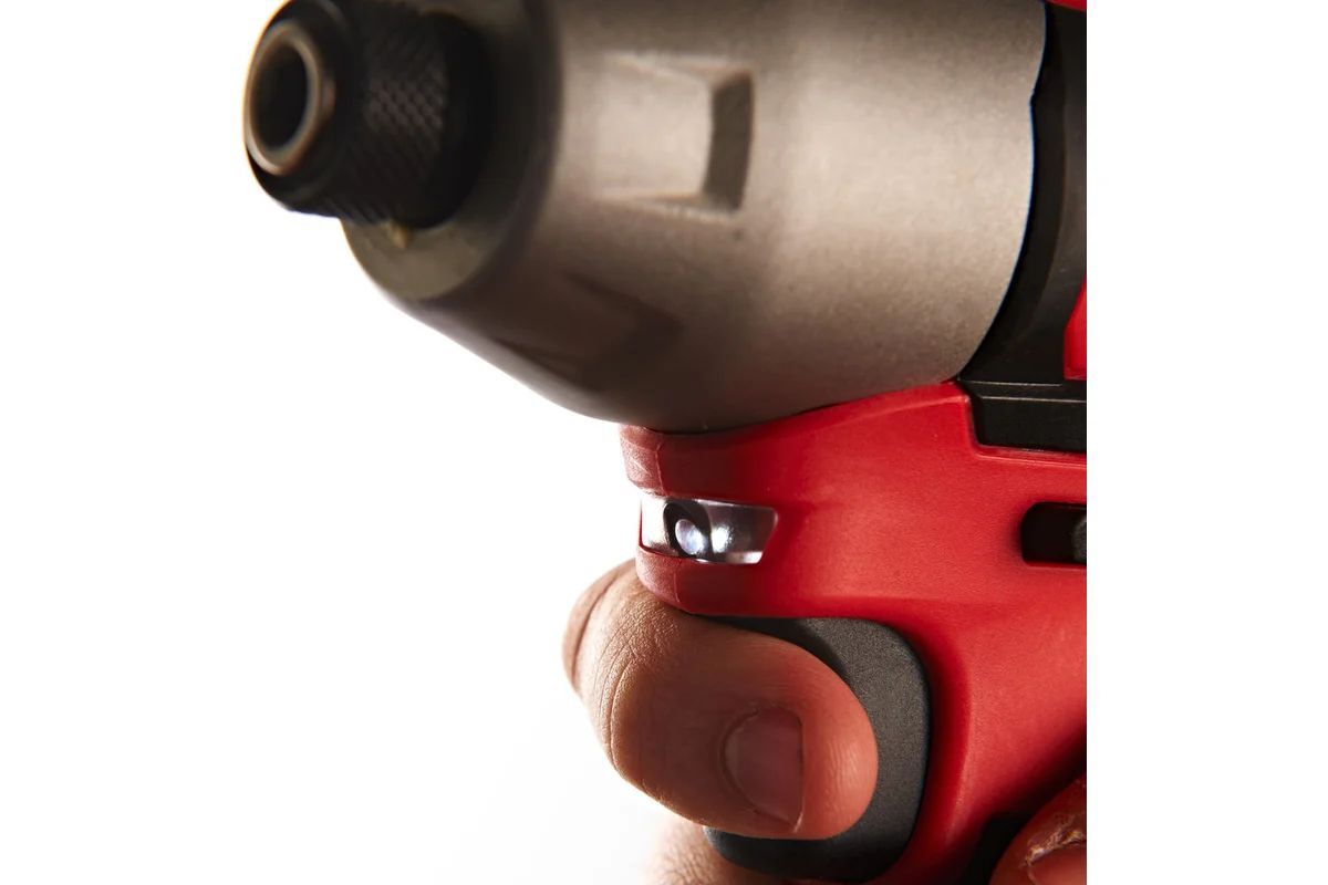 Ударный шуруповёрт Milwaukee M12 BID-202C с 2х2.0 Ah, ЗУ и кейсом 4933441960