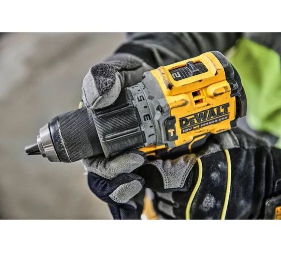 Ударная дрель-шуруповерт DeWalt DCD805P2T, с 2 АКБ 5 Ач и ЗУ, в кейсе
