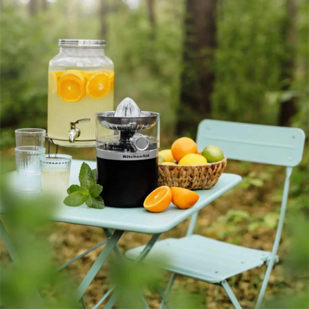 Аккумуляторная соковыжималка для фруктов и овощей KitchenAid Go 5KCJR160BM, без аккумулятора