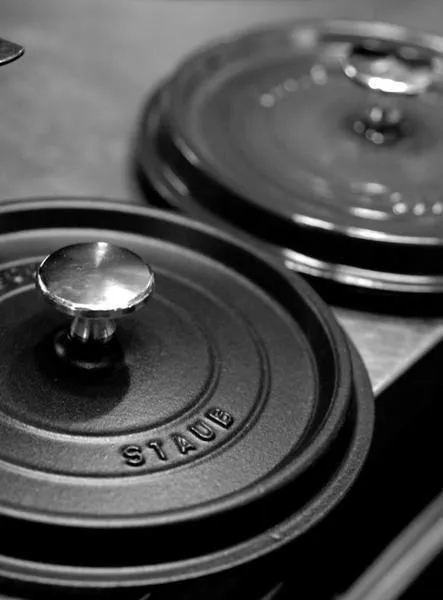 Чугунная круглая кастрюля Staub Cocotte Ø 20 см, чёрная 40509-487-0