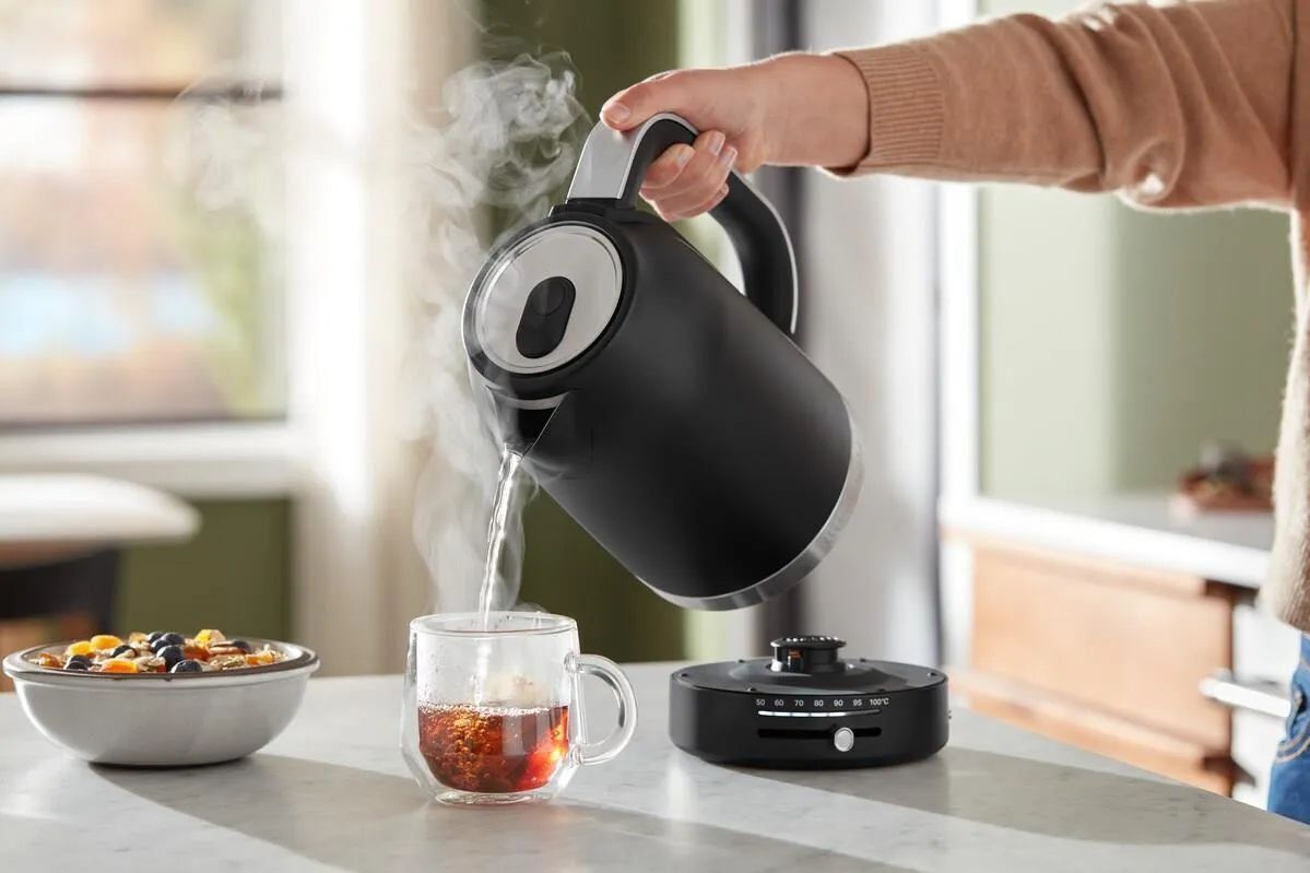 Электрический чайник KitchenAid 5KEK1701EBM черный