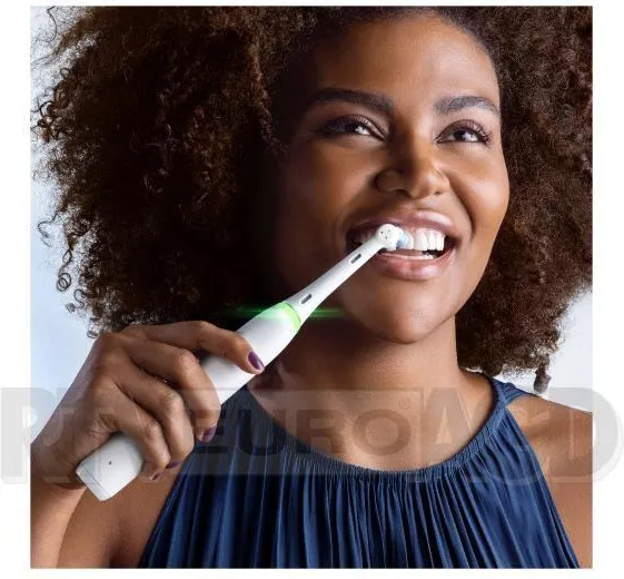 Электрическая зубная щётка Oral-B iO Series 4 White, с зарядной станцией