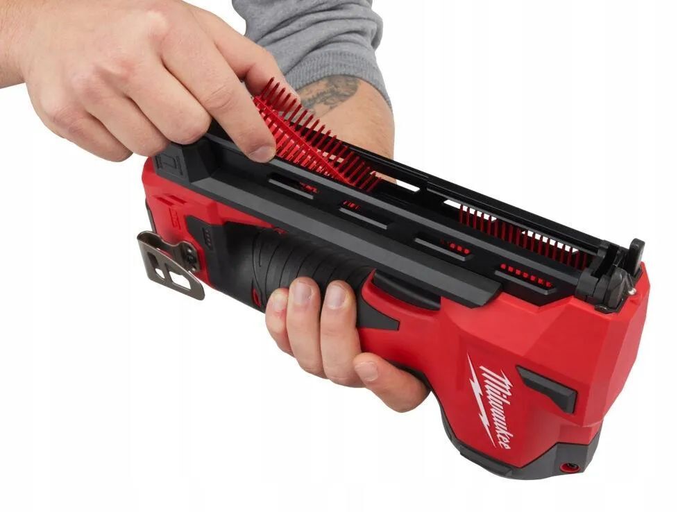 Степлер-шнекер Milwaukee M12 BCST-0 без акб и ЗУ 4933480488
